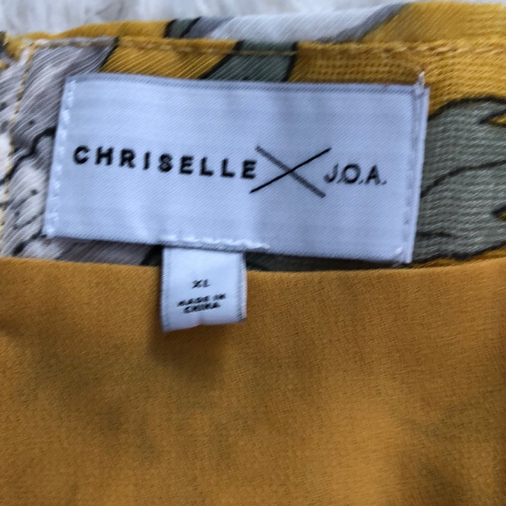 J.O.A yellow crop top. - Picture 4 of 4